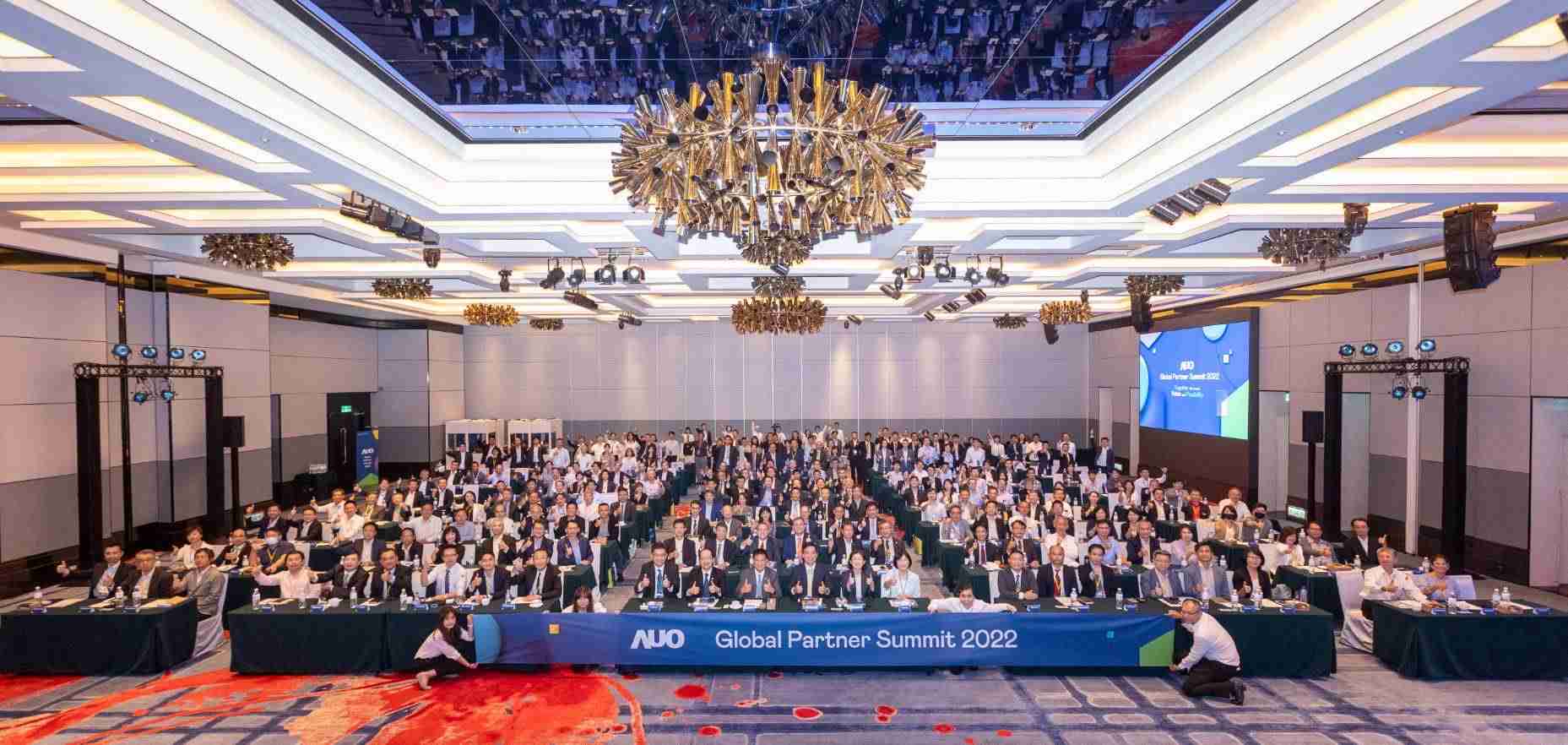 友達推動「安心、、、創新、、、用心、、同心、、、、盡心」五星職旅，，，為菲籍員工打造全方位照護，，首度贏得「人權實踐與發展領袖獎」殊榮