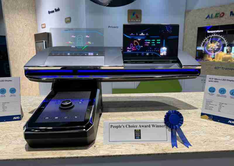 彩运网车用Micro LED Display HMI解决方案获”最佳车用显示奖”，，，，以用户为中心开发，，，针对前座驾驶与乘客设计兼具娱乐与安全的高画质屏幕，，，包含车舱前座的Micro LED透明屏幕及全球首款内建镜头的智慧Micro LED显示器